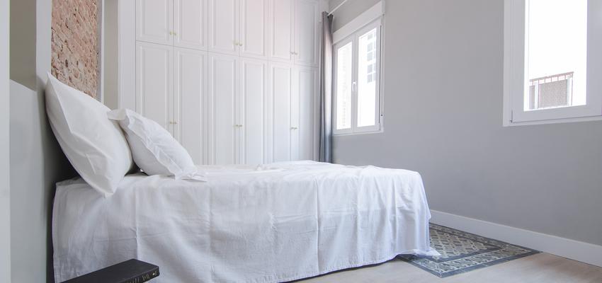 Dormitorio Estilo eclectico Color beige, blanco, plateado  diseñado por Martín Peláez | Arquitecto | Copyright Fotografía Ricardo Aranda