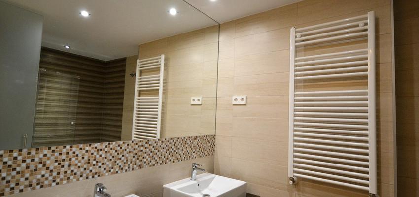 Baño Estilo contemporaneo Color beige, marron, blanco  diseñado por Juan Génova | Arquitecto 