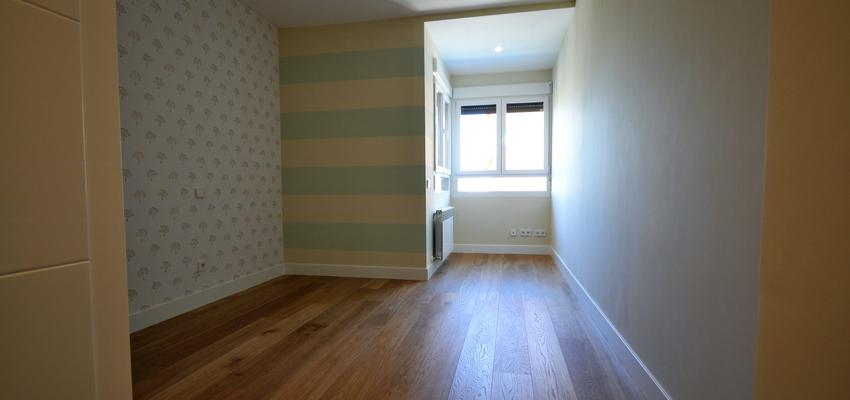 Dormitorio Estilo contemporaneo Color marron, verde, blanco  diseñado por Juan Génova | Arquitecto 