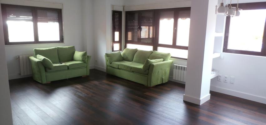 Salon Estilo contemporaneo Color verde, marron, blanco  diseñado por Juan Génova | Arquitecto 