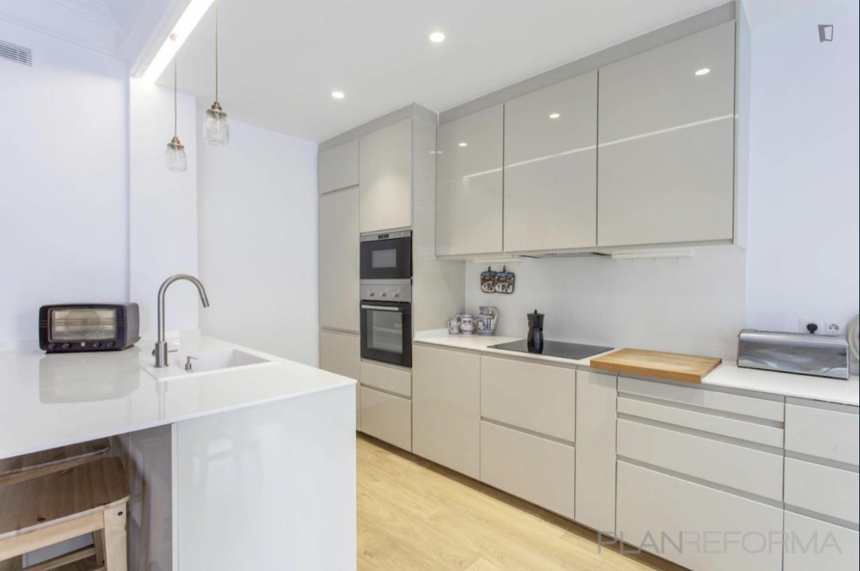 Cocina Estilo moderno Color blanco