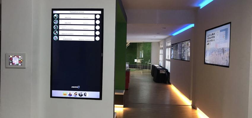 Oficina Estilo moderno Color gris  diseñado por Pamar Arq. & Const. | Gremio | Copyright Pamar Arq. & Const.
