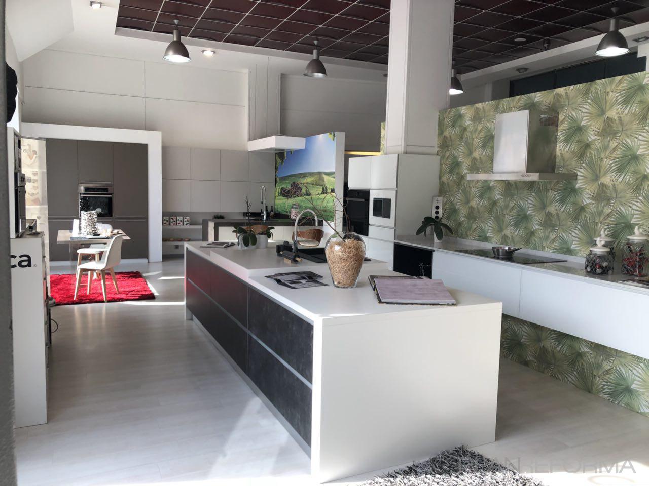 Cocina Estilo moderno Color blanco, gris, negro