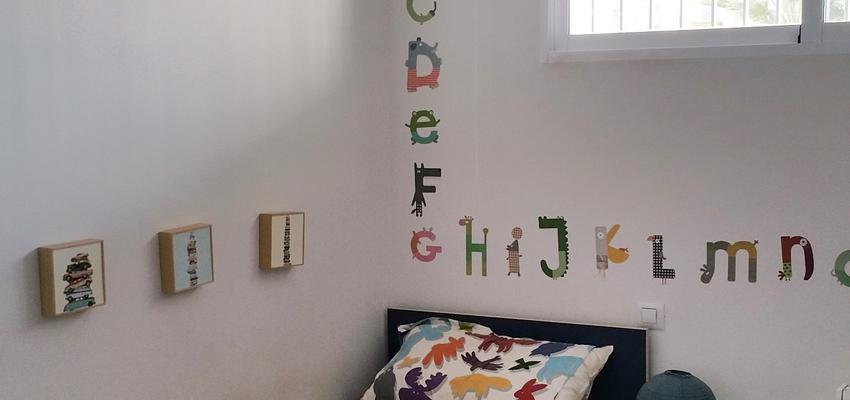 Dormitorio Estilo moderno Color rojo, amarillo, verde, azul, blanco, gris, negro  diseñado por Studiotransparente | Interiorista | Copyright si