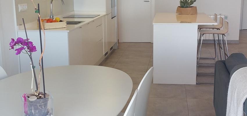 Comedor, Cocina Estilo contemporaneo Color verde, blanco, gris  diseñado por Studiotransparente | Interiorista | Copyright Si