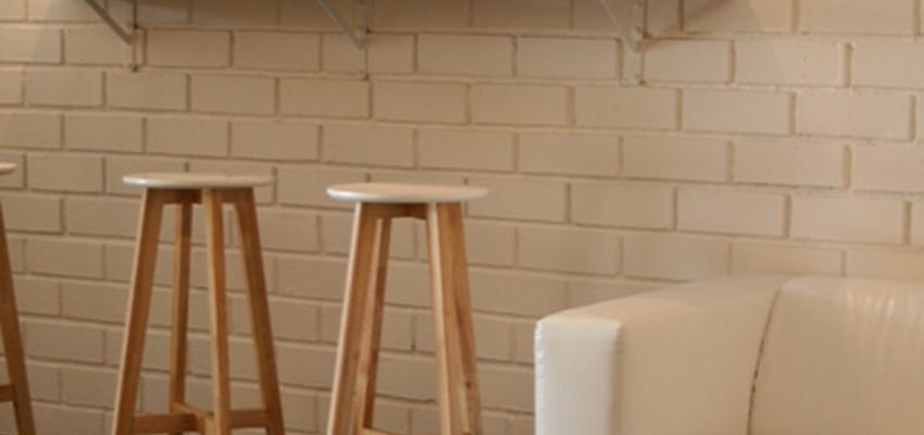 Bar Estilo contemporaneo Color marron, blanco, gris, negro  diseñado por Studiotransparente | Interiorista | Copyright si