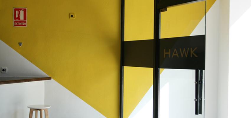 Bar Estilo contemporaneo Color amarillo, blanco, gris, negro  diseñado por Studiotransparente | Interiorista | Copyright si