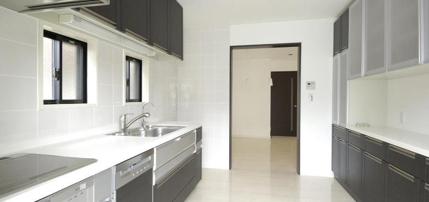 Cocina style moderno color gris, negro, plateado  diseñado por Stella | Arquitecto 