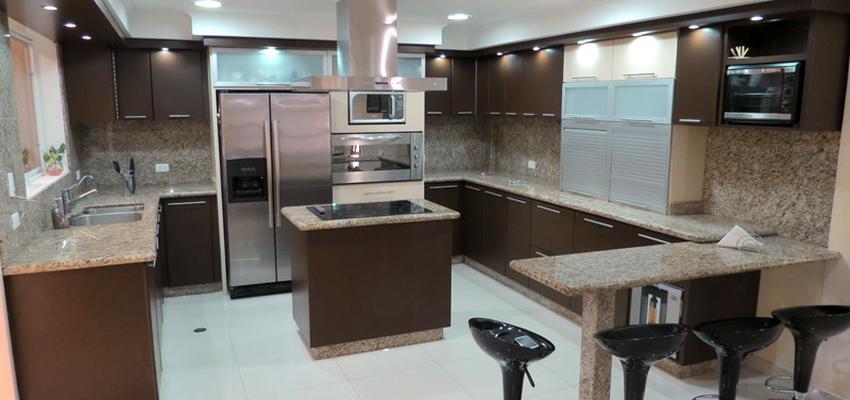 Cocina style moderno color marron, gris, negro  diseñado por Stella | Arquitecto 