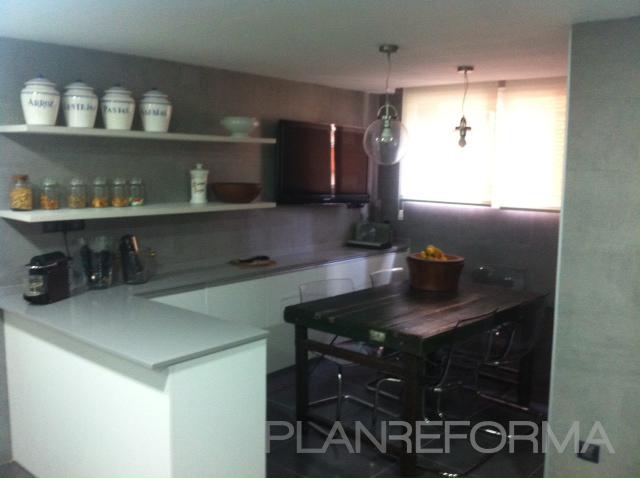 Cocina Estilo moderno Color rosa  diseñado por Areacons | Gremio | Copyright Xavi Oller