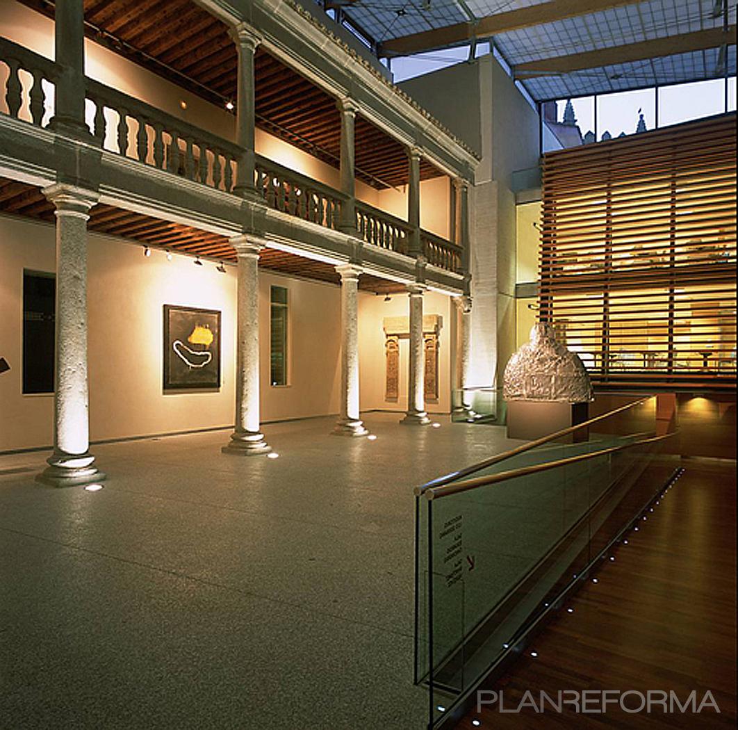 Galería style contemporaneo color amarillo, beige, blanco, gris  diseñado por José Manuel Sanz | Arquitecto 