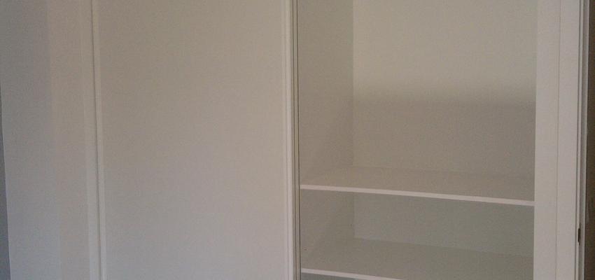 Dormitorio Estilo clasico Color marron, blanco  diseñado por Samerdecor | Gremio | Copyright samerdecor