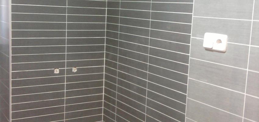 Baño Estilo moderno Color blanco, gris  diseñado por Samerdecor | Gremio | Copyright samerdecor