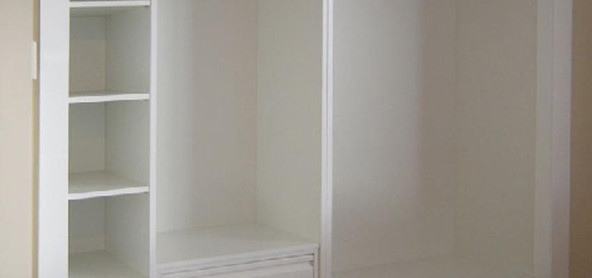 Dormitorio Estilo clasico Color marron, blanco  diseñado por Samerdecor | Gremio | Copyright samerdecor