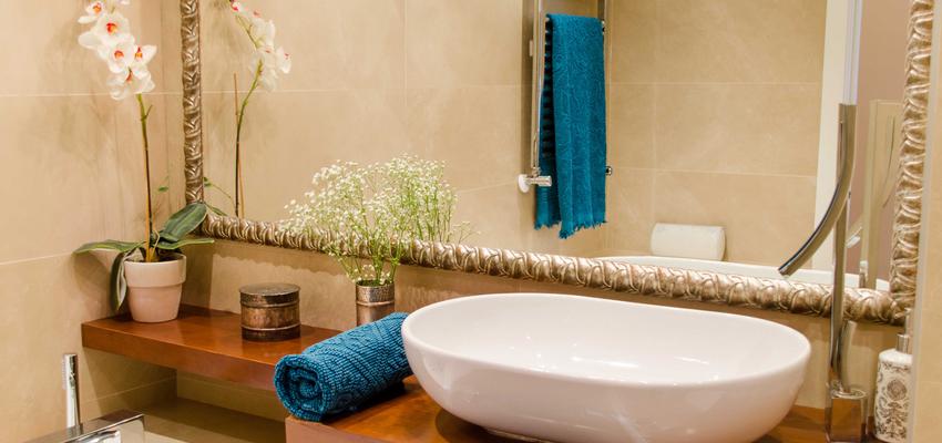 Baño style contemporaneo color turquesa, beige, marron  diseñado por Noelia Villalba | Interiorista 
