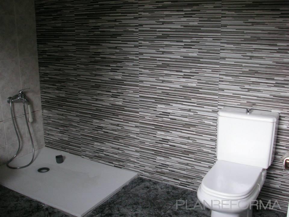 Baño style moderno color azul, blanco, gris, gris  diseñado por Daniel Torres Pérez | Gremio 
