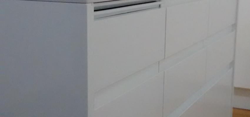 Cocina Estilo contemporaneo Color blanco  diseñado por Bella Capanna | Gremio 