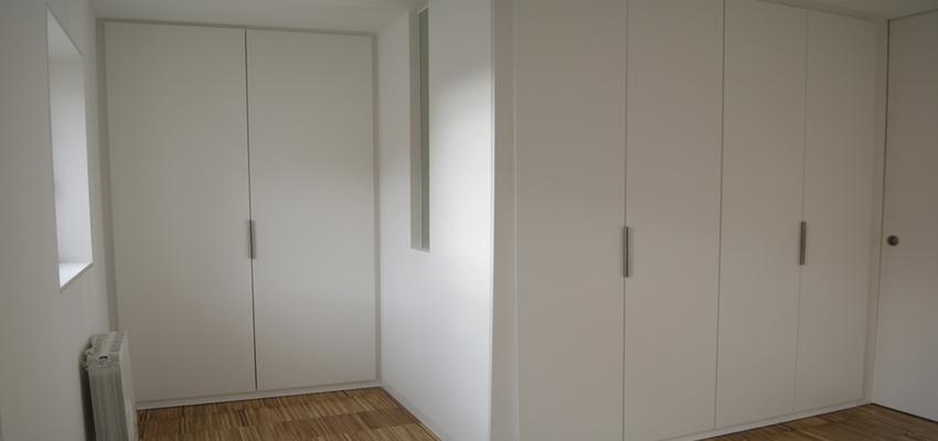 Vestidor style moderno color marron, blanco  diseñado por Bafi Ebanistería | Gremio 