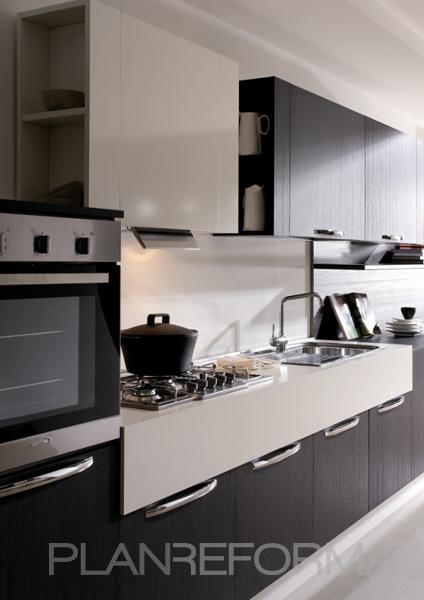 Cocina style moderno color blanco, negro  diseñado por ServiComfort | Gremio 