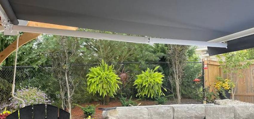 Exterior Estilo clasico Color verde  diseñado por Toldos BLC | Reformista, constructor | Copyright Se realiza el montaje del toldo en un terraza con piscinas