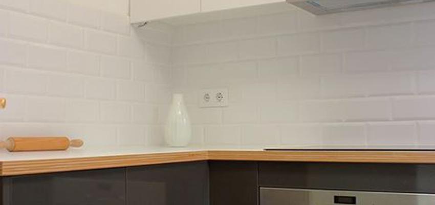 Cocina style contemporaneo color marron, blanco, negro  diseñado por LoCa studio | Arquitecto 