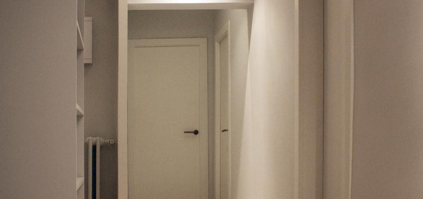 Recibidor, Pasillo, Salon style contemporaneo color beige, blanco, gris  diseñado por LoCa studio | Arquitecto 