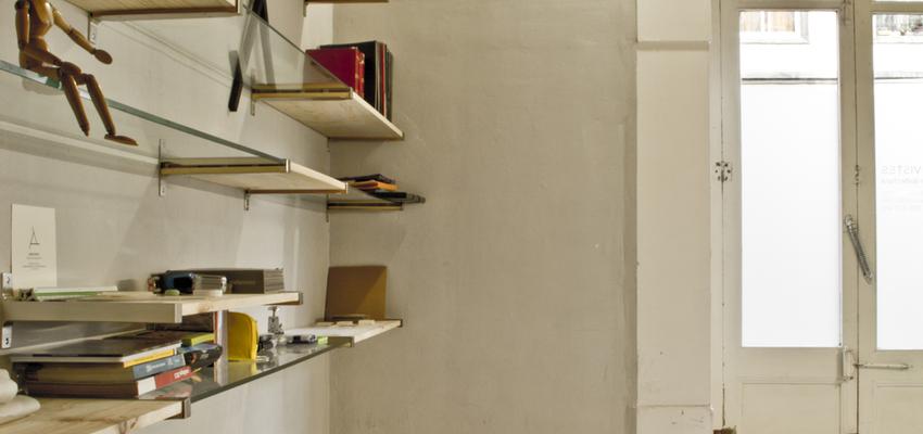 Estudio style moderno color beige, blanco, gris  diseñado por Arquivistes estudi | Arquitecto 