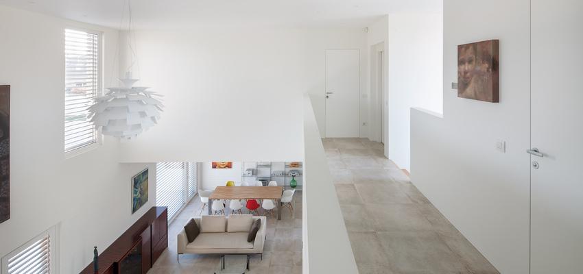 Comedor, Pasillo, Salon Estilo contemporaneo Color beige, marron, plateado  diseñado por Esther Vicario Azcona | Arquitecto | Copyright La foto fue realizada por Josema Cutillas y están libres de derechos de autor. Fueron realizadas por encargo mío.