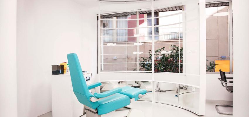 Oficina Estilo contemporaneo Color naranja  diseñado por François Arnawout | Arquitecto | Copyright Clinica en Barcelona