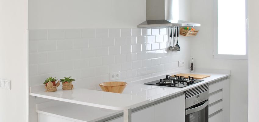 Cocina style moderno color azul oscuro, blanco, gris  diseñado por Cambra Estudio | Arquitecto | Copyright Cambra Estudio