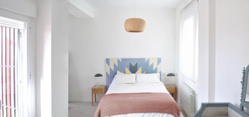 Dormitorio Estilo moderno Color azul cielo, rosa, blanco  diseñado por Cambra Estudio | Arquitecto | Copyright Cambra Estudio