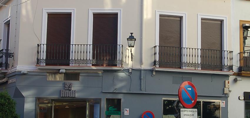Balcon, Tienda style contemporaneo color beige, marron, gris  diseñado por LEVANTADO | Arquitecto 