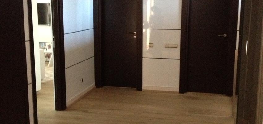 Pasillo style contemporaneo color marron, beige, gris  diseñado por gestiona obras & proyectos | Arquitecto 