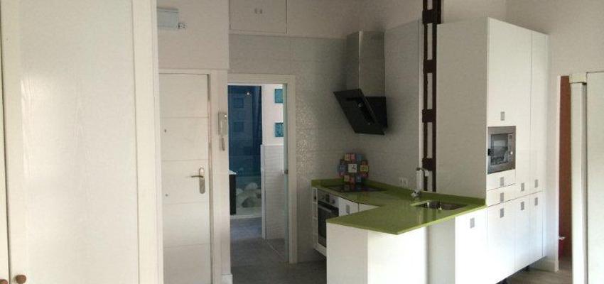 Cocina style moderno color verde, marron, beige, blanco  diseñado por JOSE ANTONIO | Gremio 