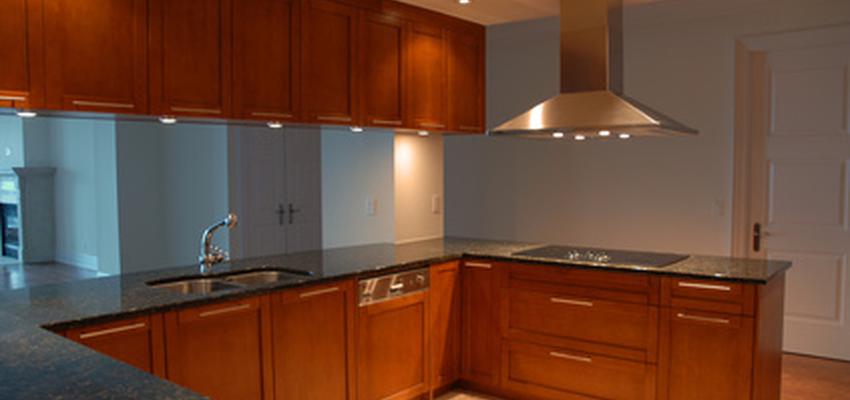 Cocina Estilo rustico Color marron, negro  diseñado por Jesús Hernández Sacristán | Gremio 