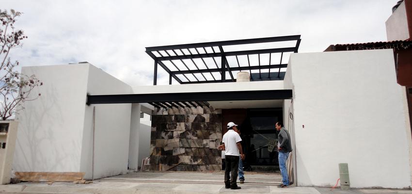 Exterior Estilo contemporaneo Color azul  diseñado por Arqˋs Construcciones | Gremio | Copyright Arqˋs Construcciones