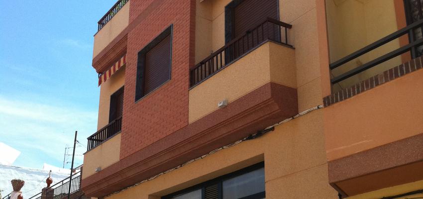 Balcon, Exterior style contemporaneo color beige, marron, marron  diseñado por JOSE ANTONIO CORREA GONZALEZ | Arquitecto 