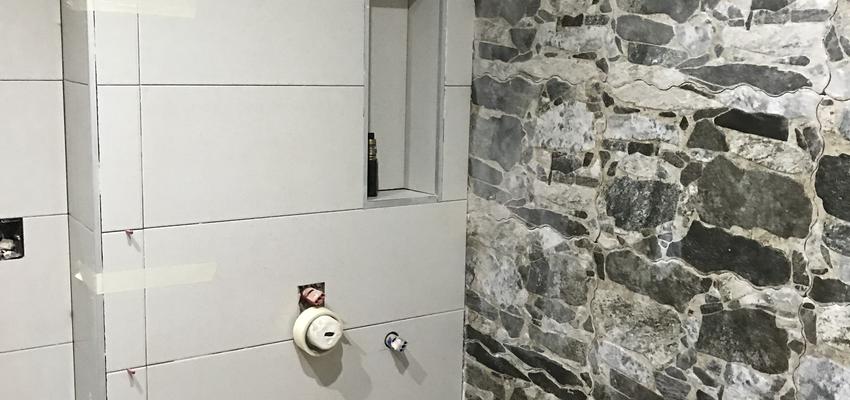 Baño Estilo moderno Color gris, gris  diseñado por Reformas Asturmal | Gremio | Copyright Reformas Asturmal