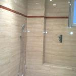 Baño Estilo clasico Color beige, marron, marron, plateado