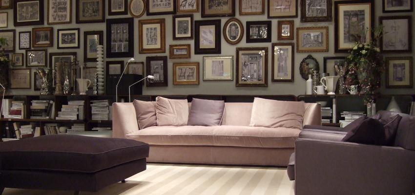 Salon style contemporaneo color violeta, rosa, beige  diseñado por INTERIORS MOBLES (nucli dinamic s.l.) | Interiorista 