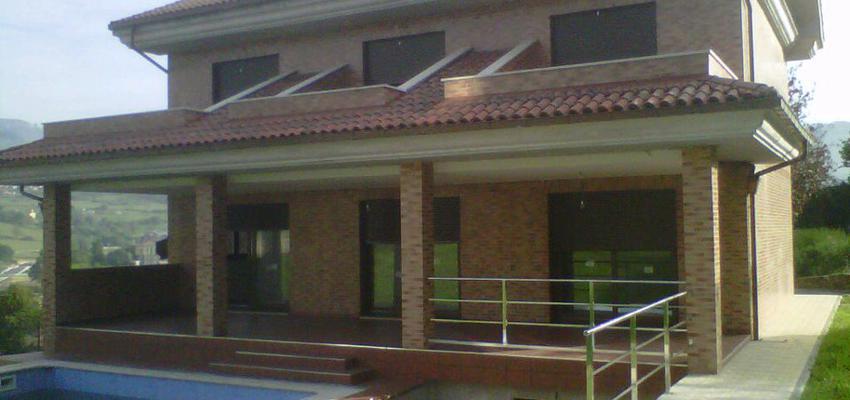 Terraza, Piscina, Exterior Estilo mediterraneo Color marron, beige, gris  diseñado por Construcciones Ovethus | Arquitecto Técnico 