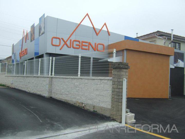 Exterior Estilo contemporaneo Color ocre, azul, gris  diseñado por Construcciones Ovethus | Arquitecto Técnico 