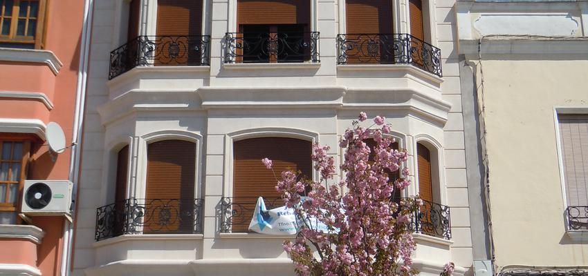 Exterior style clasico color beige, marron  diseñado por Alfonso Ruiz Mijares | Arquitecto 