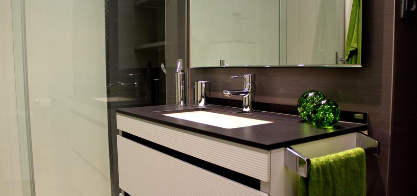 Baño style contemporaneo color beige, marron, plateado  diseñado por P&P arquitectos | Arquitecto | Copyright http://irenend.wordpress.com/2014/01/29/proyecto-de-reforma/