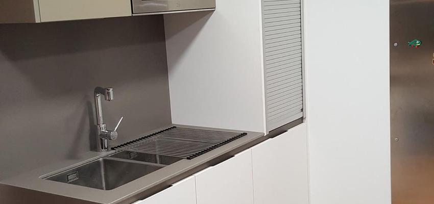 Cocina Estilo contemporaneo Color verde, blanco, gris  diseñado por Solid Barcelona | Gremio 