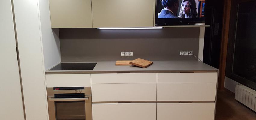 Cocina Estilo moderno Color verde, blanco, gris  diseñado por Solid Barcelona | Gremio 