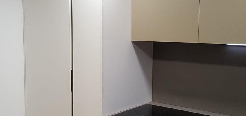 Cocina Estilo contemporaneo Color verde, blanco, gris  diseñado por Solid Barcelona | Gremio 