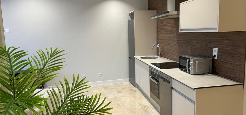 Cocina Estilo moderno Color beige, marron, gris  diseñado por Lucas Robledo Alarcon | Reformista, constructor 