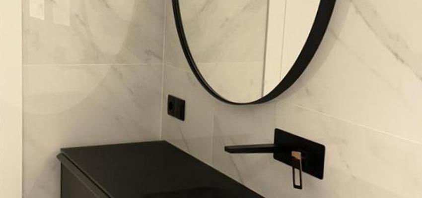 Baño Estilo contemporaneo Color gris, plateado  diseñado por Lucas Robledo Alarcon | Reformista, constructor 