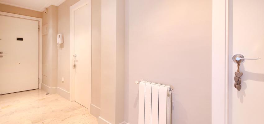 Pasillo Estilo moderno Color beige, blanco  diseñado por acertus | Gremio | Copyright acertus